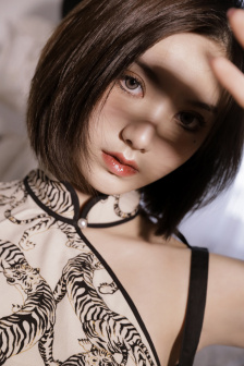 不扣纽的女孩详情介绍